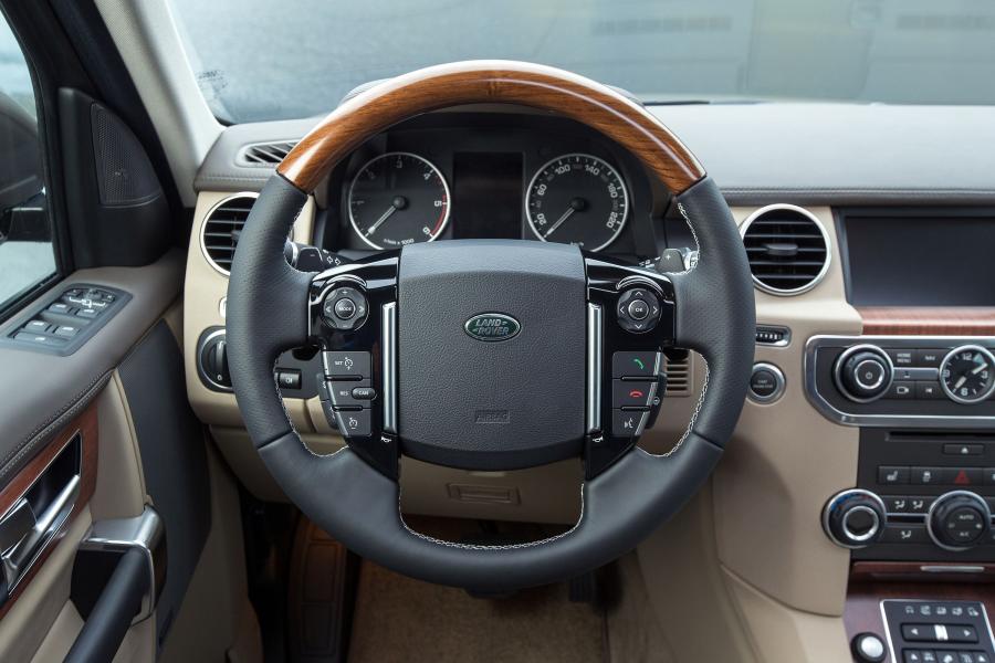  Land Rover Discovery 2015 года  (фото 16 из 22)